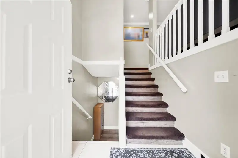 13914 80B AVENUE - photo 4 of 22