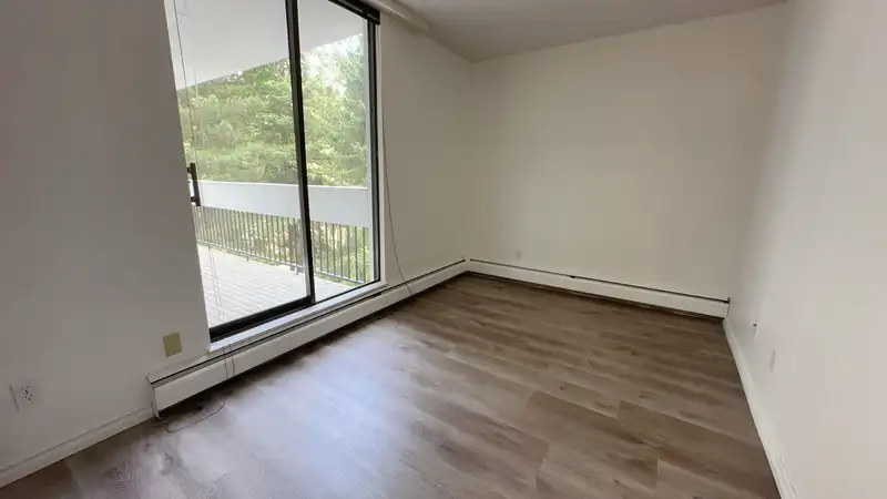 402 6689 WILLINGDON AVENUE - photo 4 of 17