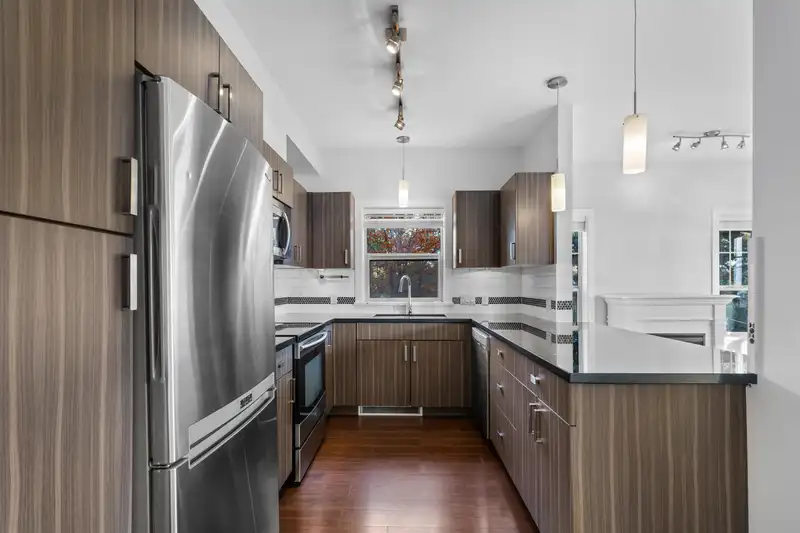 214 20219 54A AVENUE - photo 4 of 29