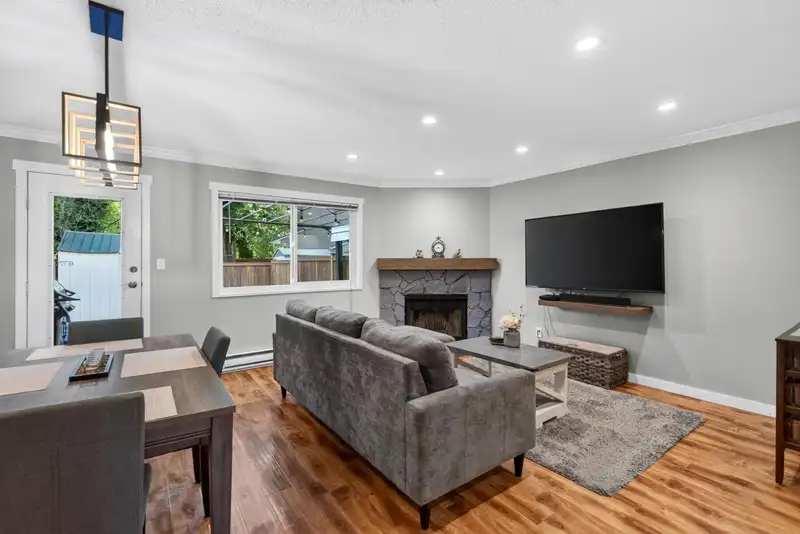 3 20587 51A STREET - photo 4 of 37