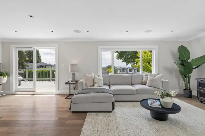 752 SHAW AVENUE - photo 2 of 30