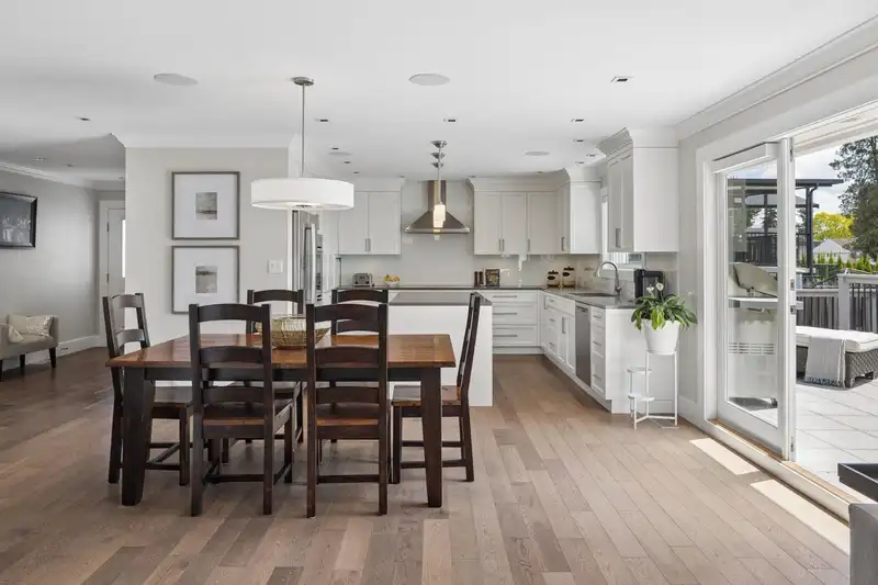 752 SHAW AVENUE - photo 4 of 30