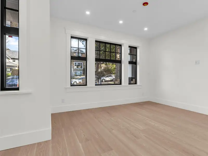 2568 W 2ND AVENUE - photo 4 of 39