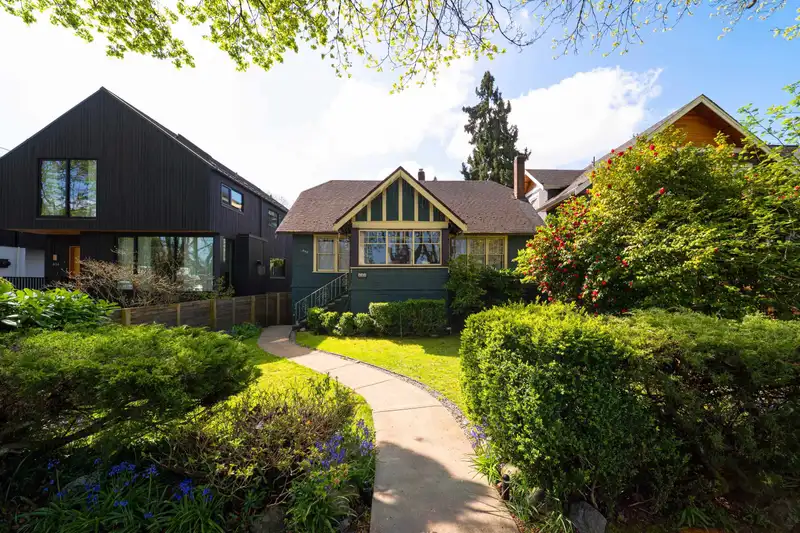 840 W 22ND AVENUE - photo 1 of 25