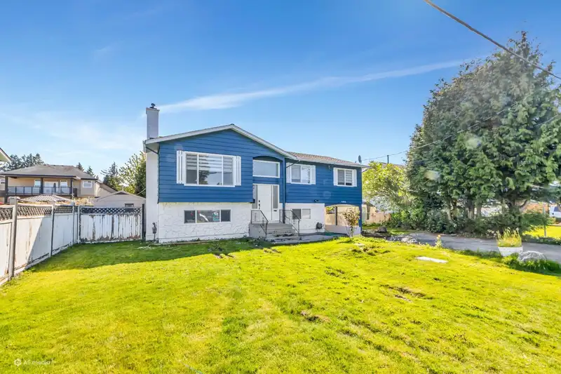 11664 88A AVENUE - photo 2 of 21