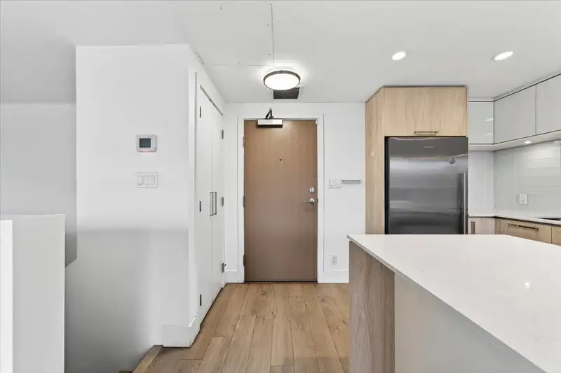 610 680 SEYLYNN CRESCENT - photo 3 of 40