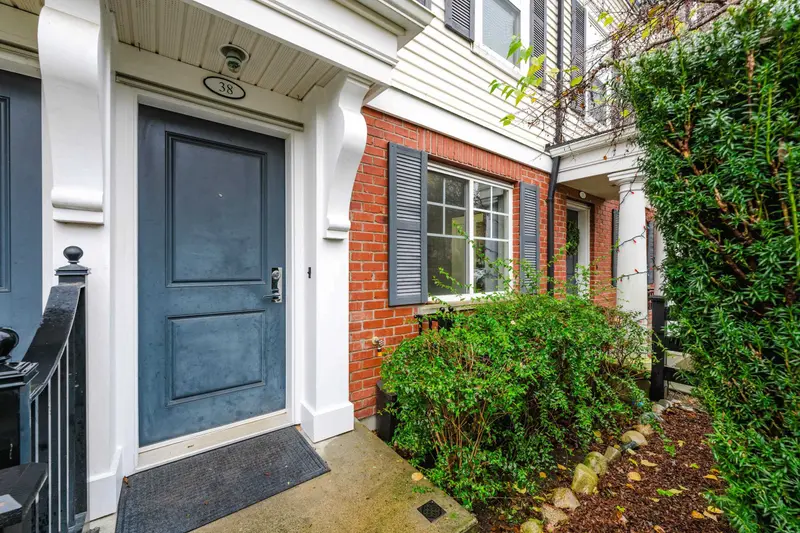 38 18983 72A AVENUE - photo 3 of 25