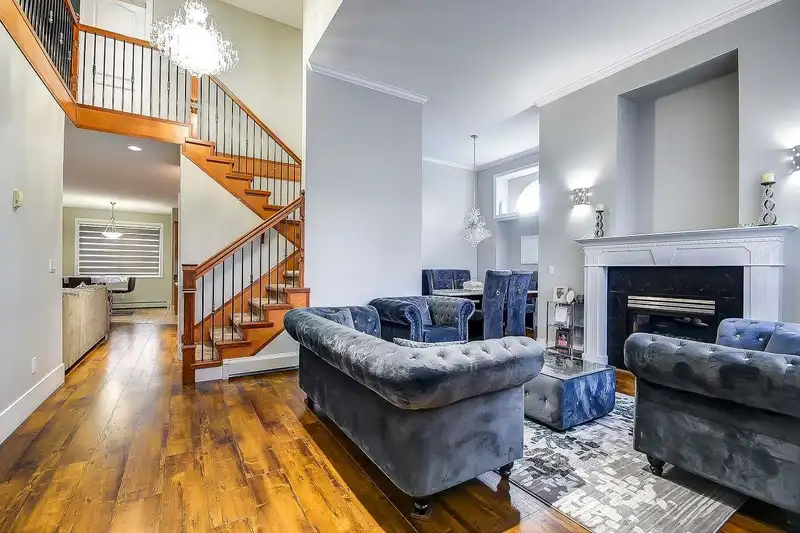 14496 67B AVENUE - photo 3 of 38