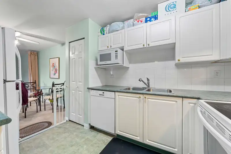 413 13727 74 AVENUE - photo 2 of 19