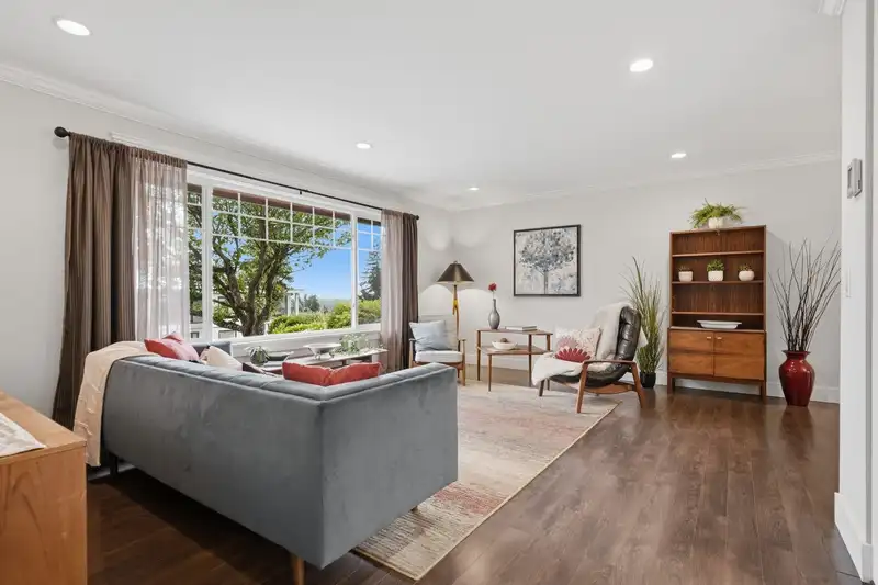 8130 WILTSHIRE BOULEVARD - photo 4 of 40
