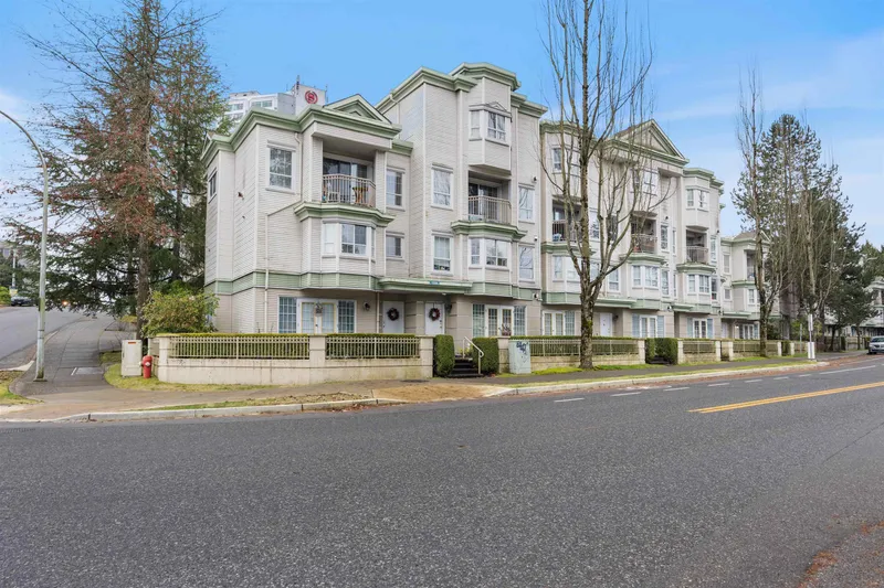 218 15268 105 AVENUE - photo 1 of 25