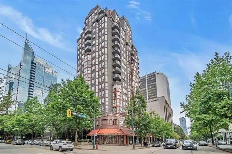 208 811 HELMCKEN STREET - photo 1 of 17