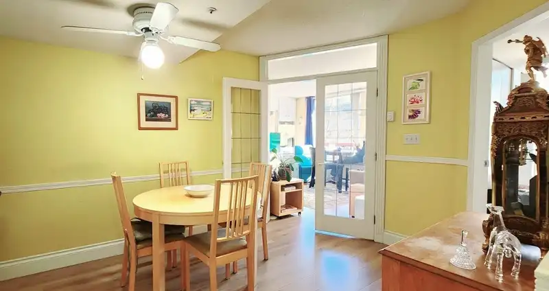 208 811 HELMCKEN STREET - photo 3 of 17