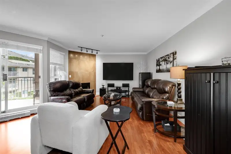 316 13733 74 AVENUE - photo 1 of 32