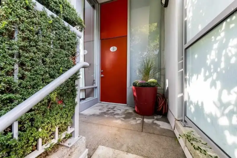 121 W WEST GEORGIA STREET - photo 1 of 31