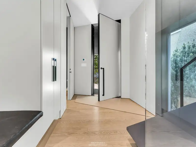 366 W 22ND AVENUE - photo 3 of 40