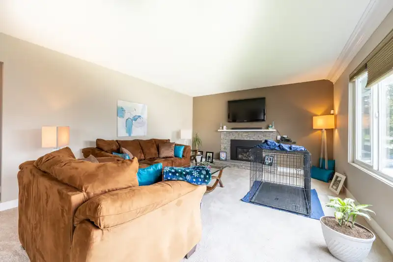 1448 HELEN DRIVE - photo 3 of 37