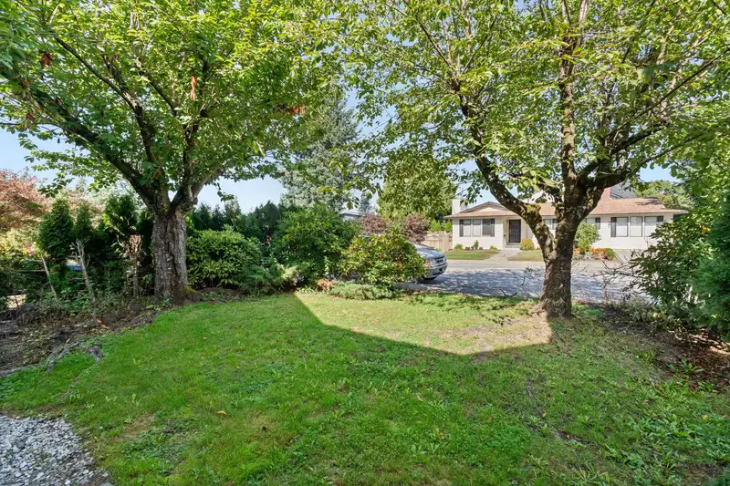 20340 THORNE AVENUE - photo 3 of 30