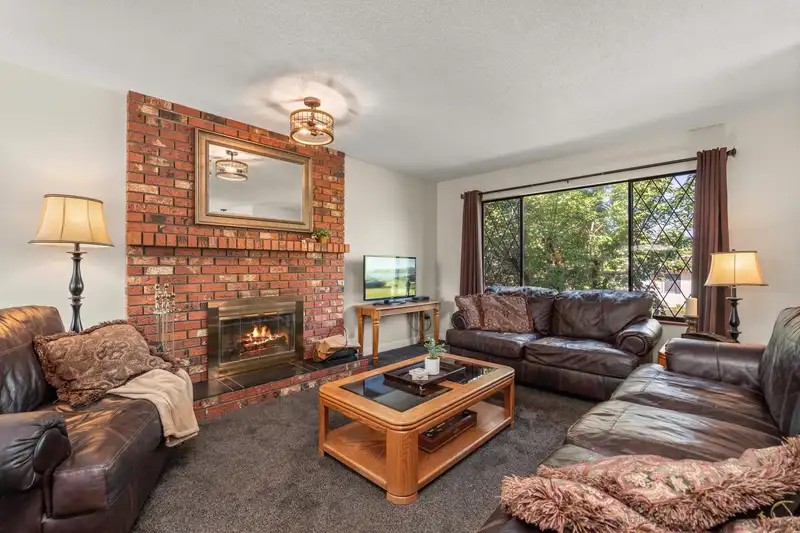 20340 THORNE AVENUE - photo 4 of 30