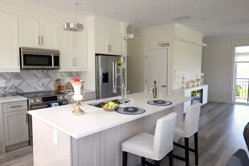 21 8181 135A STREET - photo 1 of 15