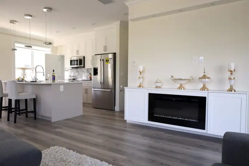 21 8181 135A STREET - photo 2 of 15