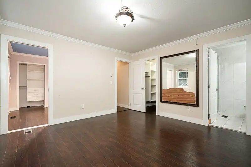 13032 61 AVENUE - photo 4 of 13