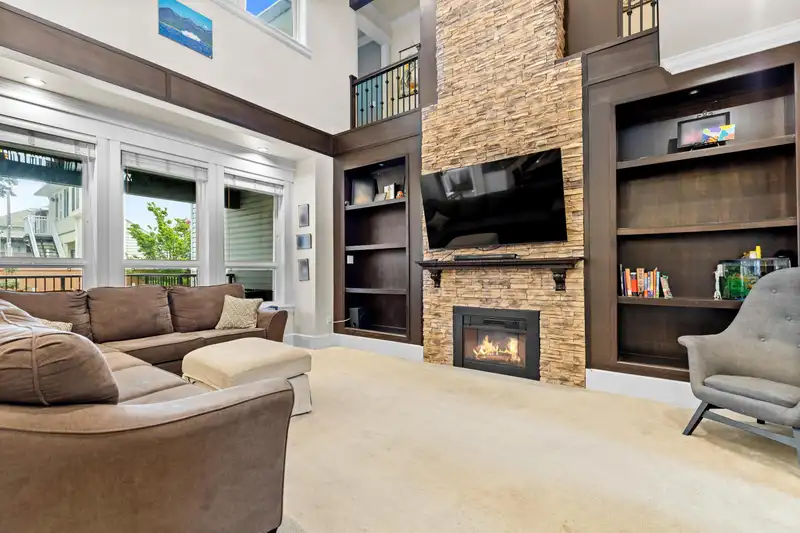 12431 58A AVENUE - photo 4 of 40
