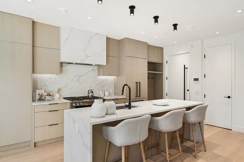 2 3036 W 14TH AVENUE - photo 3 of 25