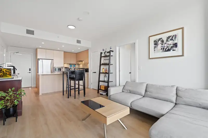 3402 567 CLARKE ROAD - photo 2 of 18