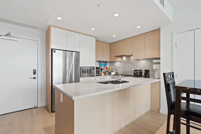 3402 567 CLARKE ROAD - photo 3 of 18