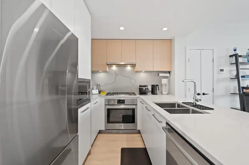 3402 567 CLARKE ROAD - photo 4 of 18