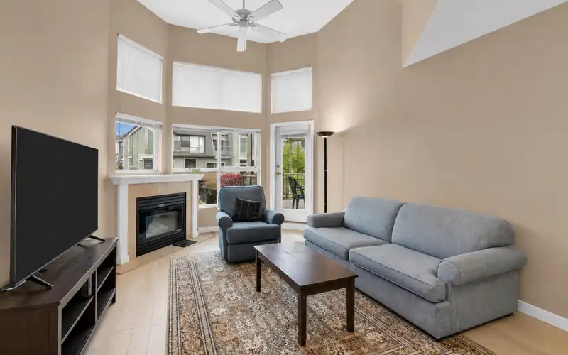 303 70 RICHMOND STREET - photo 1 of 25