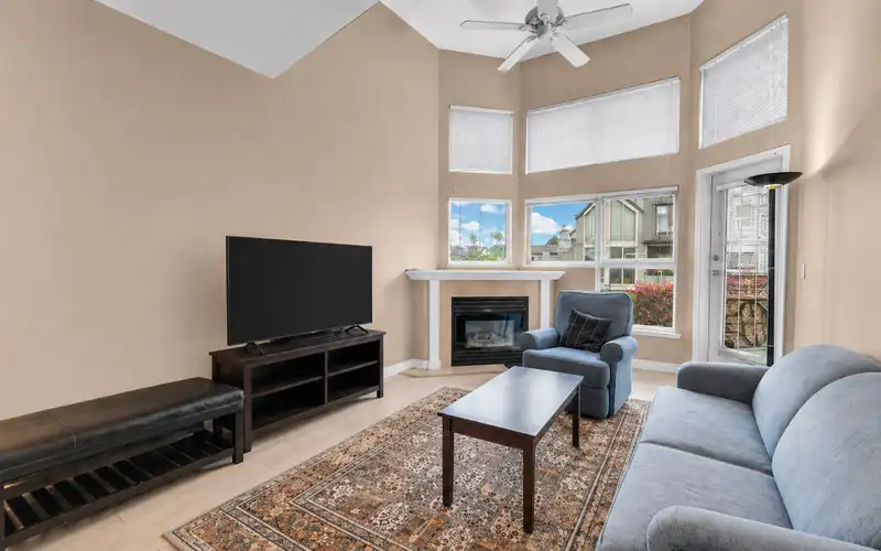 303 70 RICHMOND STREET - photo 2 of 25