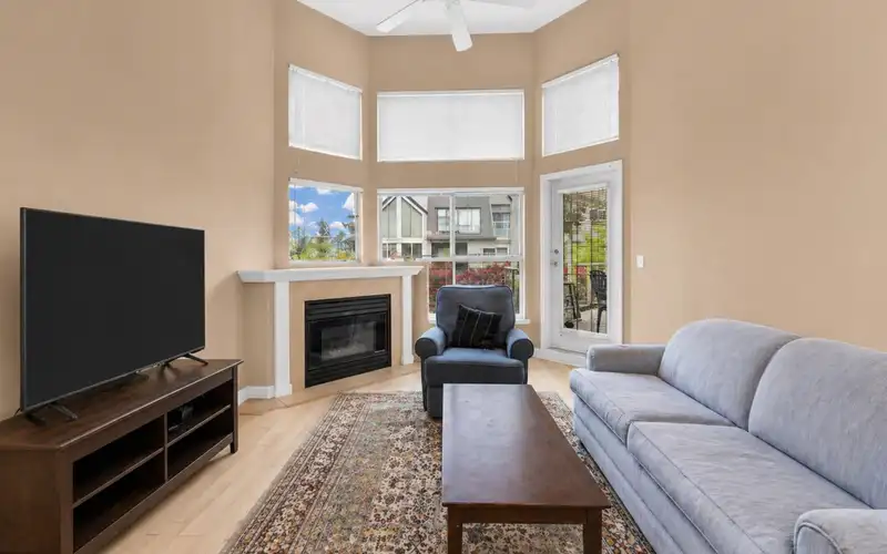 303 70 RICHMOND STREET - photo 3 of 25
