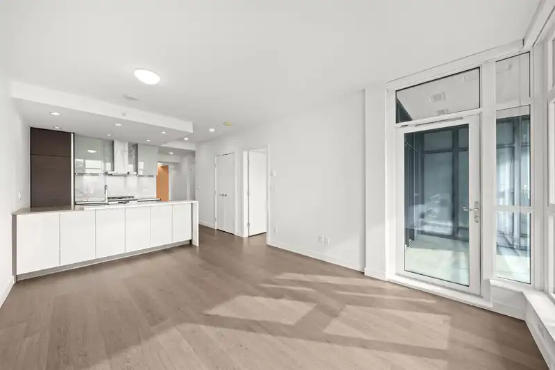 3506 6098 STATION STREET - photo 2 of 39