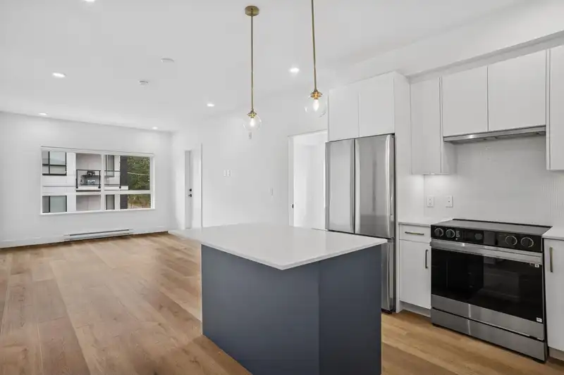 205 20286 72B AVENUE - photo 1 of 21