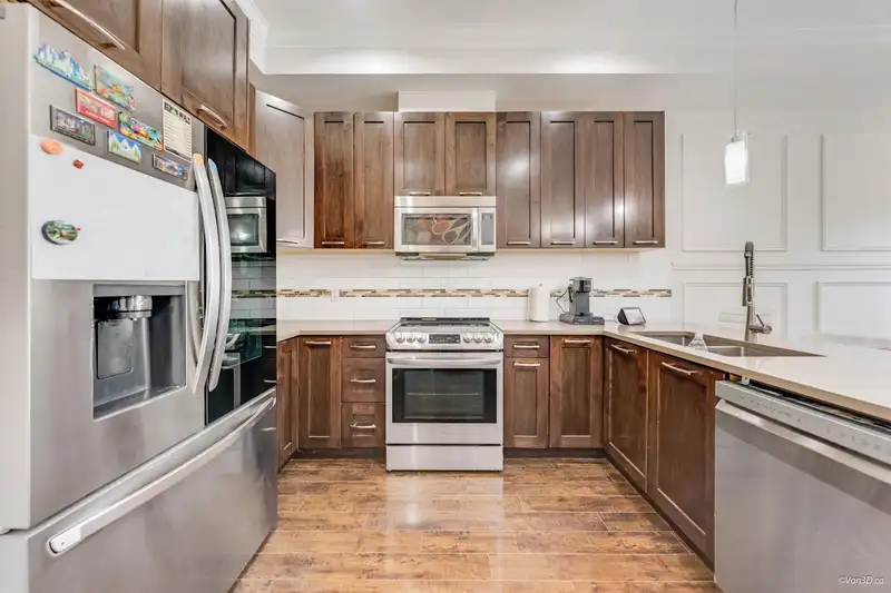 65 6945 185 STREET - photo 2 of 31