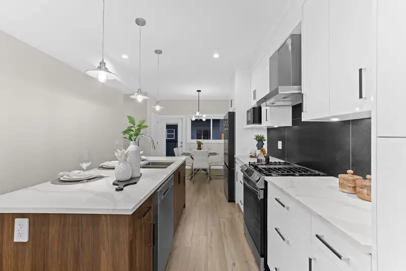 58 9652 162A STREET - photo 4 of 31