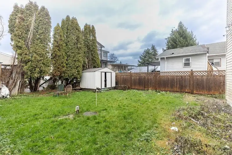 12769 114B AVENUE - photo 4 of 26