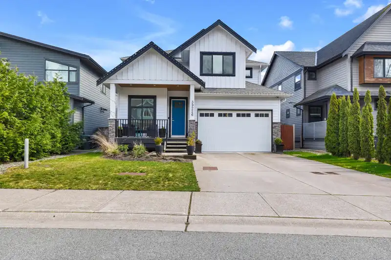 39226 FALCON CRESCENT - photo 1 of 36