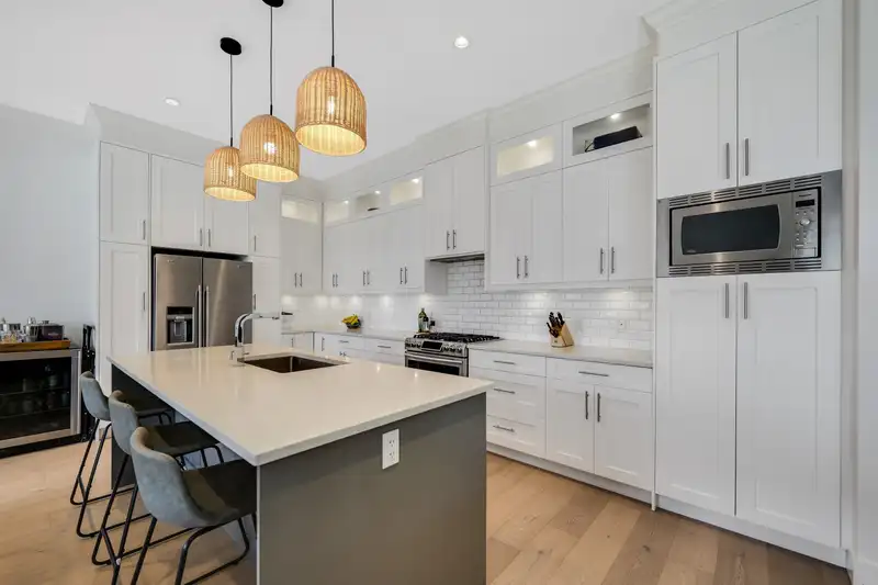 39226 FALCON CRESCENT - photo 4 of 36