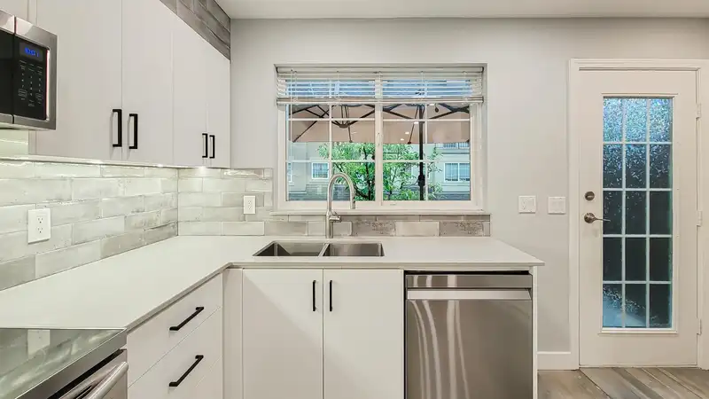 17 1561 BOOTH AVENUE - photo 3 of 36