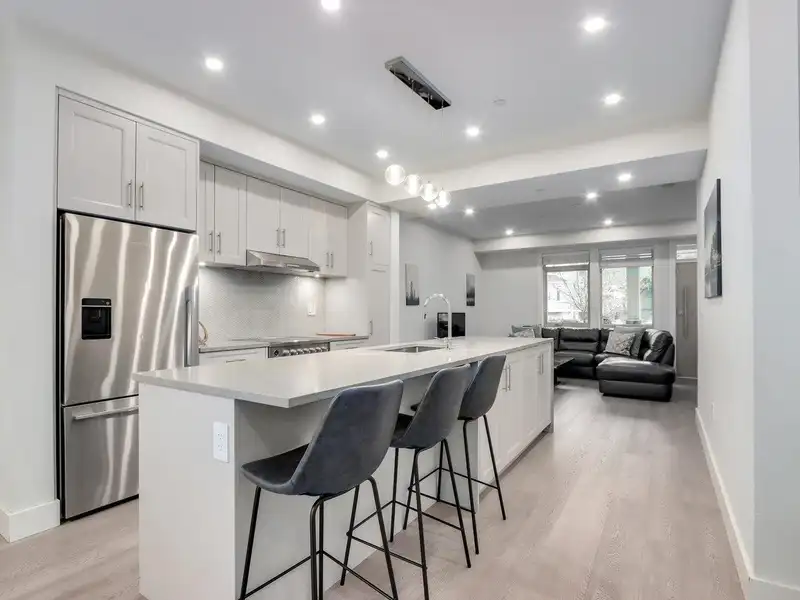 3 115 W QUEENS ROAD - photo 2 of 23