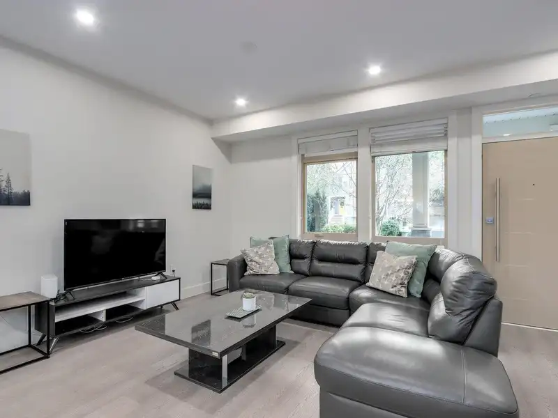 3 115 W QUEENS ROAD - photo 4 of 23