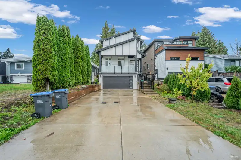 1831 SUFFOLK AVENUE - photo 3 of 36