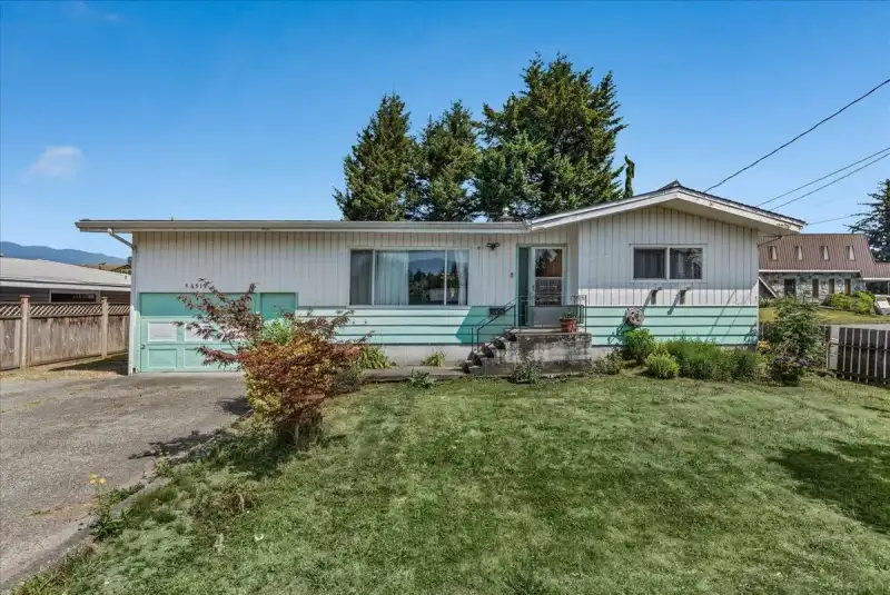 46515 CHILLIWACK CENTRAL ROAD - photo 1 of 26