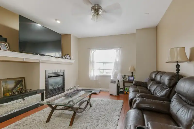 50 12677 63 AVENUE - photo 4 of 28