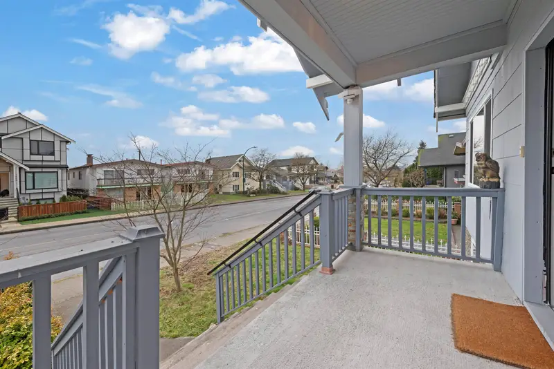 2675 DUNDAS STREET - photo 3 of 25