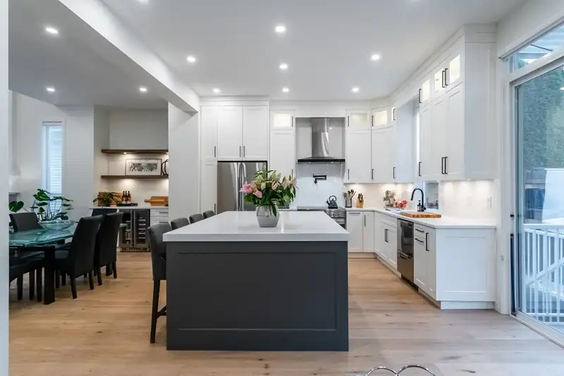 14746 59 AVENUE - photo 4 of 40