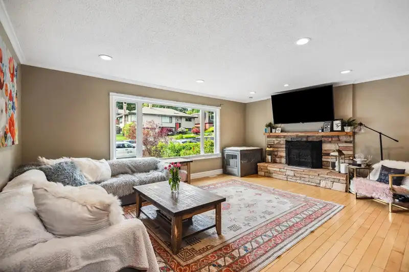 4632 HOSKINS ROAD - photo 2 of 40